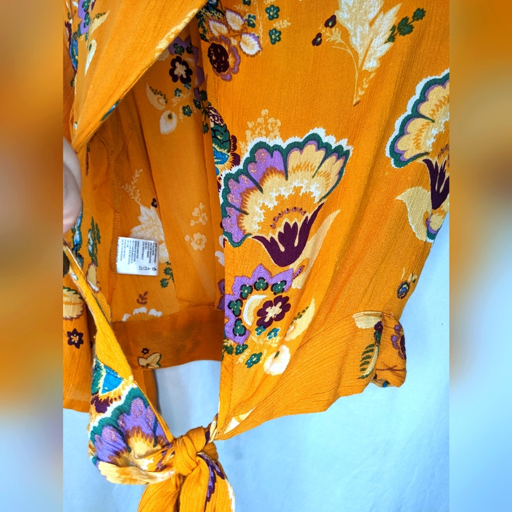 Patrons of Peace Bell Sleeve Crop Tie Top, Medium - Picture 5 of 9
